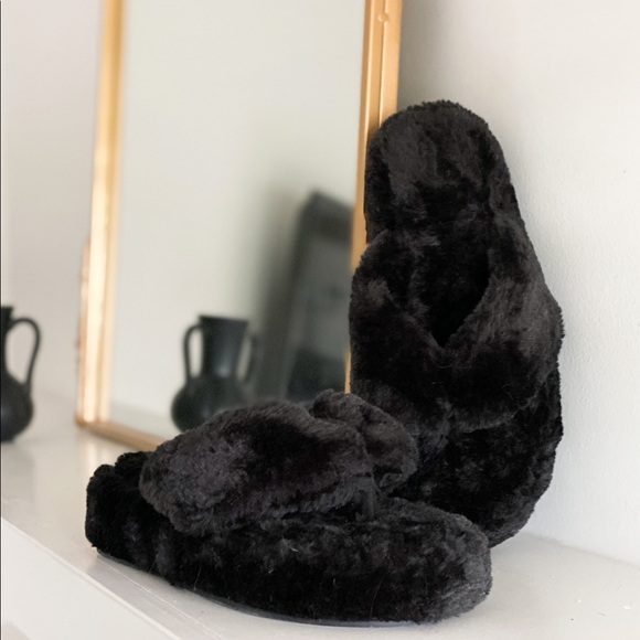 black fuzzy flip flops